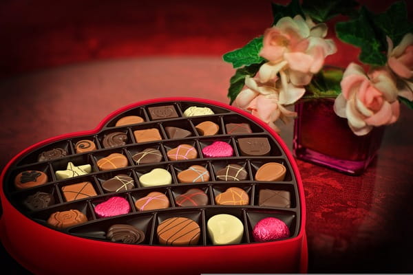 🎁 Personalized Gifts: The Perfect Way to Express Love & Emotions 🟢 Introduction Personalized gifts have become one of the most popular ways to express love, care, and appreciation. Unlike regular gifts, personalized gifts carry deep emotional value because they are specially customized for a specific person. Whether it is a birthday, anniversary, wedding, or festival, a personalized gift always leaves a strong and memorable impression. personalized gifts